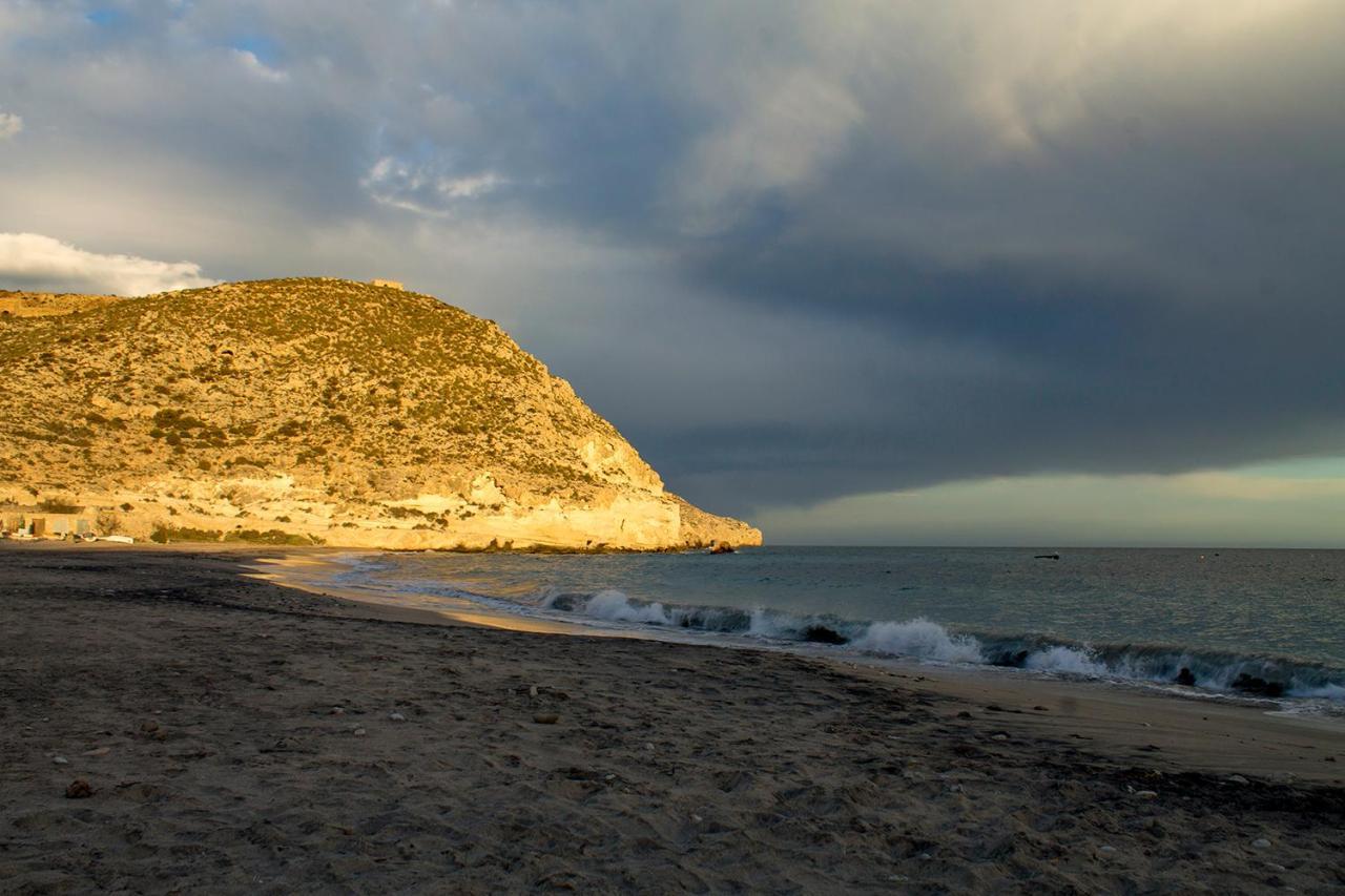 La Palmera. El Amanecer En El Parque Natural Agua Amarga  Exterior photo